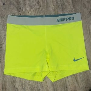 Nike pro spandex size M